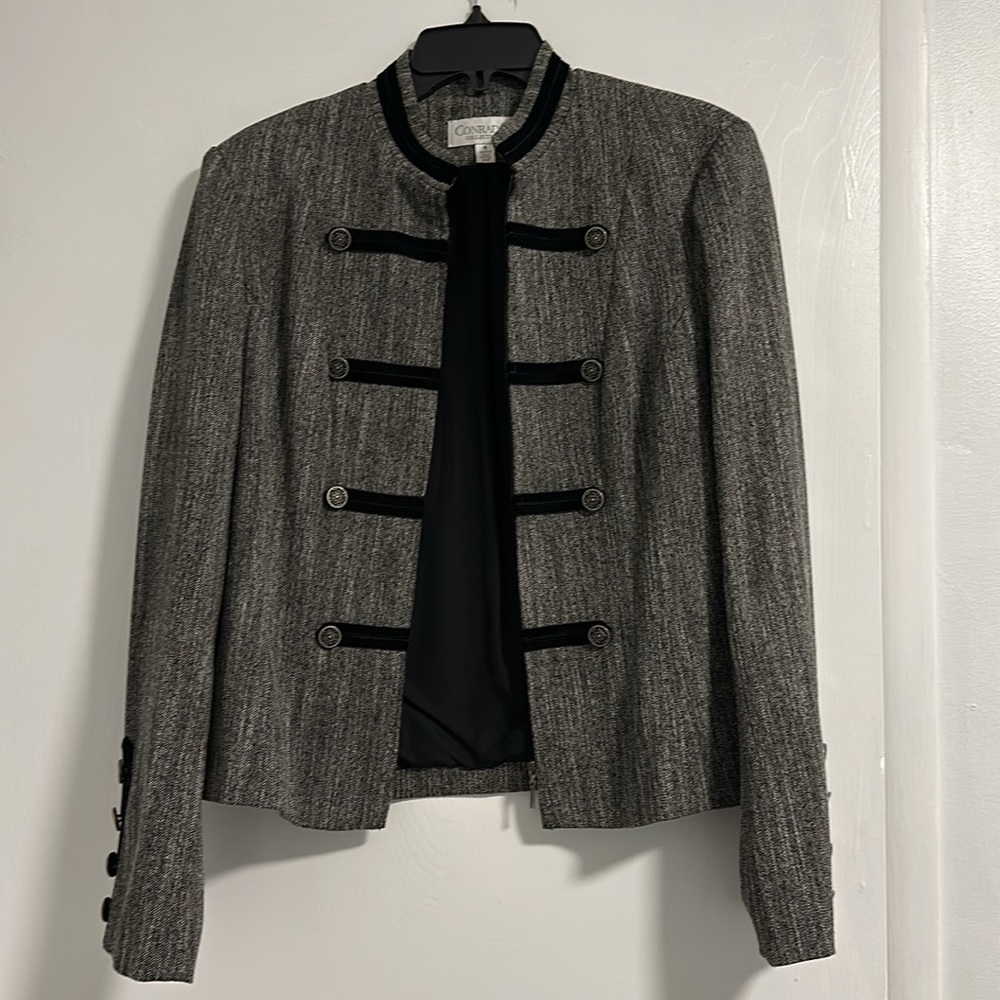 Conrad Blazer in size 6. Zip closure. Suit number 810043/820034MU.